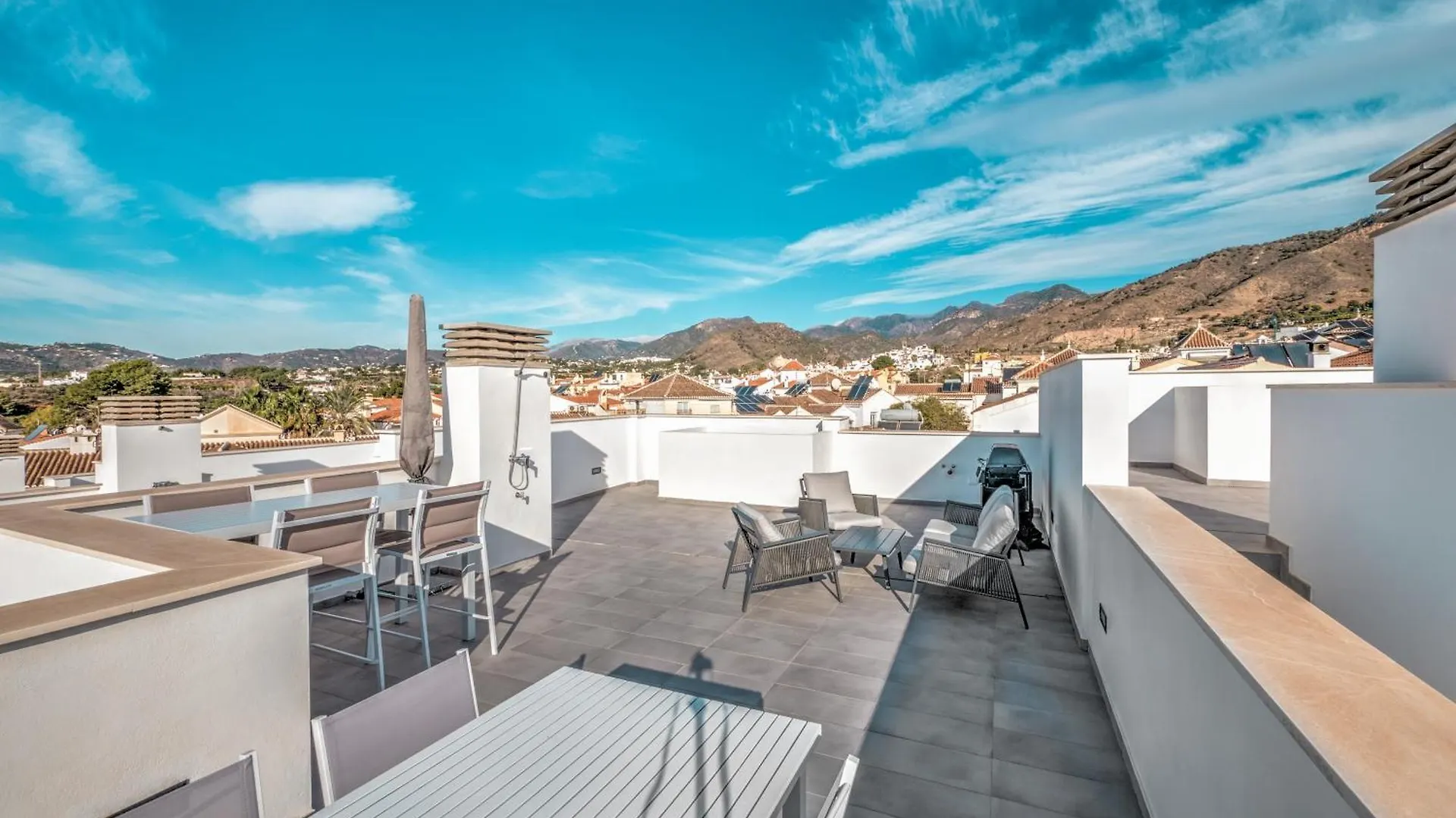 Deluxe House With Roof Terrace And Pool Villa Nerja