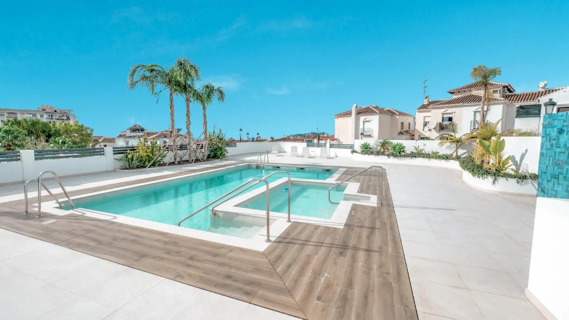 Deluxe House With Roof Terrace And Pool Villa Nerja